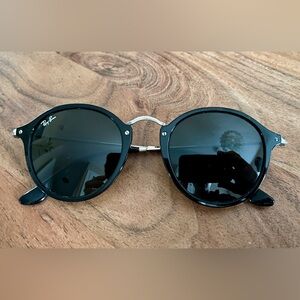 Ray-Ban Round Fleck RB 2447 Black Sunglasses